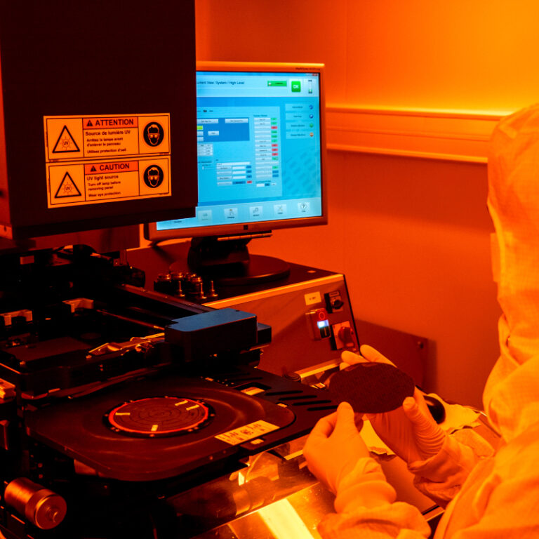 Wafer et Mask Aligner & Nanoimprint System | Bordeaux