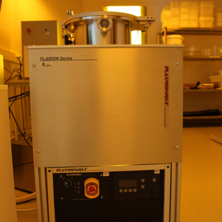 Système de Gravure Ionique Réactive (RIE) – Plasmionique FLRIE300-C - FRONT
